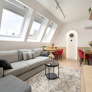 One-Bedroom Deluxe Apartment